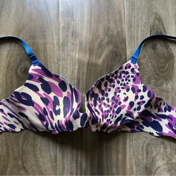 Victoria Very Sexy Push Up - Picture 2 of 3